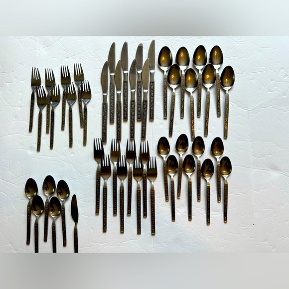 Mexicaly Rose Interpur Japan 40pc Serves 8 Extra 5 Spoons 1 Butter knife Used - Picture 1 of 10